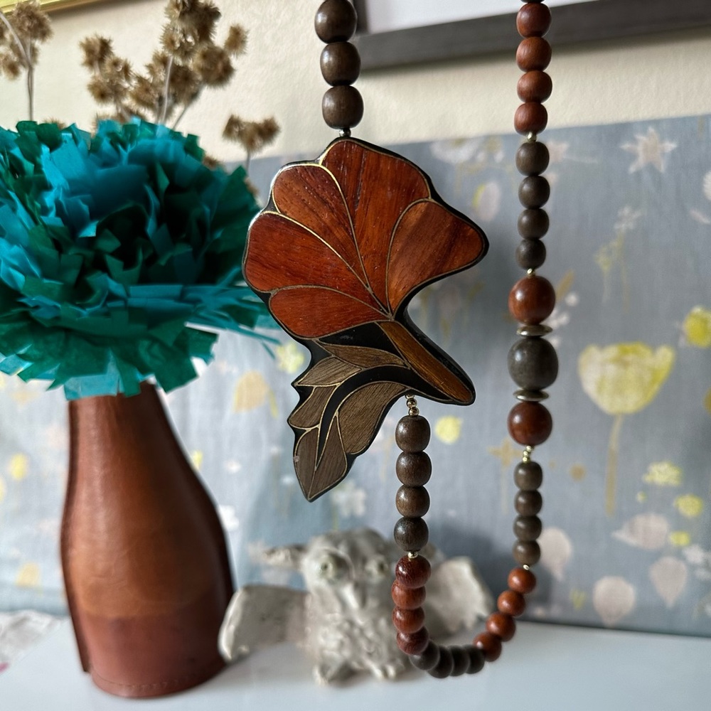 vintage mcm wooden floral necklace - Picture 2 of 3